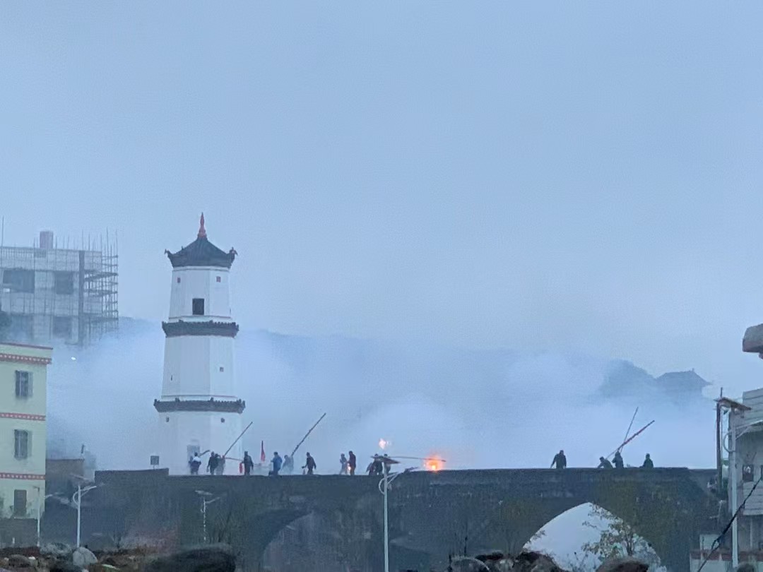 灯映古村 丁兴家旺！麻布岗镇大长沙村元宵上灯习俗，藏着客家浓情年味-麻上就办